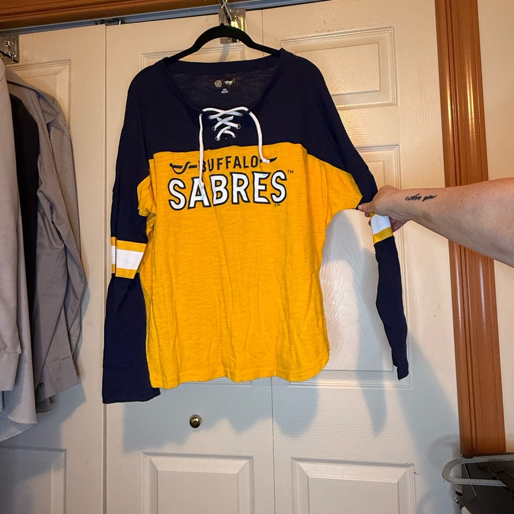 *G-III 4Her Buffalo Sabres NHL Shirt - XXL